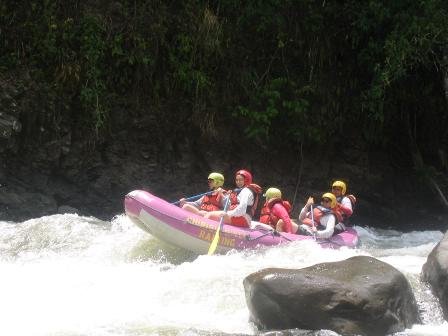 river rafting the Rio Chiriqui Viejo - photo by Hector Sanchez's Chiriqui River Rafting